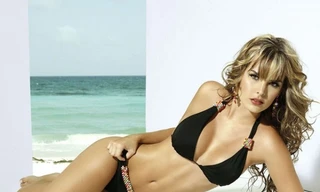 'Bỏng mắt’ với thân hình bốc lửa của siêu mẫu mê Falcao