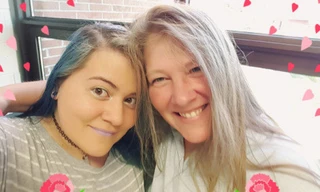 Kitty (26 tuổi) và mẹ mình là Brenda (48 tuổi) hiện là sinh viên cùng một trường đại học.