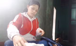 Thu Thuỷ đang soạn đồ