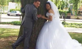 Nhờ bức ảnh cưới trên Facebook, vợ cả Simon phát hiện chồng lừa dối. Ảnh: Mirror.