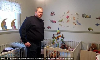 Servat thất vọng bên những món đồ trẻ em mà mình vẫn chưa có dịp sử dụng đến 