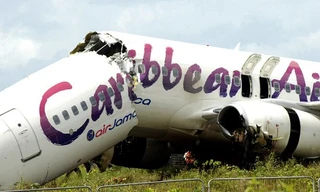 Sống sót kỳ diệu khi máy bay gãy đôi lúc hạ cánh