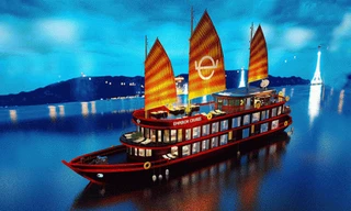 Du thuyền Hoàng Đế trên vịnh Nha Trang 