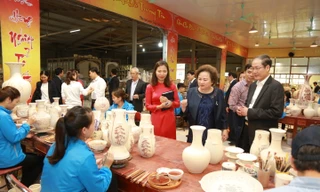 Với tâm huyết của mình, Madame Nguyễn Thị Nga - Chủ tịch Tập đoàn BRG định hướng phát triển Gốm Chu Đậu trở thành một trong những biểu tượng Quốc gia