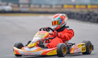 Doug Phạm trên đường đua Go Kart