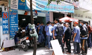 Tranh cãi trái chiều 'sinh viên xếp hàng' ăn cơm 2000 đồng: Không có lòng tự trọng