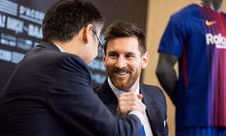 Messi có thể tự do ra đi nếu Barca không tham dự La Liga nữa. Ảnh: Marca.