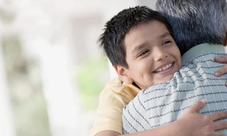 Cha già, con dễ bị tự kỷ