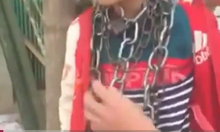 Người chú bị phạt cảnh cáo vì xích cổ cháu