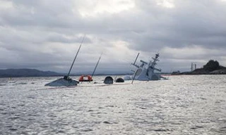 KNM Helge Ingstad sắp chìm nghỉm ngoài khơi bờ biển phía tây Na Uy