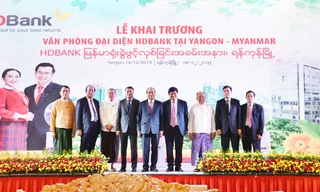 Thủ tướng Chính phủ Nguyễn Xuân Phúc tham dự và phát biểu chúc mừng tại buổi lễ khai trương của HDBank nhân chuyến công du, thăm chính thức Cộng hòa Liên bang Myanmar