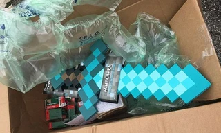 Mua đồ chơi cho con giật mình nhận luôn 800 viên đạn