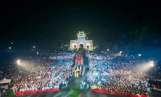 Hàng nghìn người đổ về dự lễ Đàn Kính Thiên. Ảnh: Trường Chung