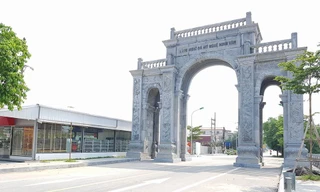 Cổng làng 11 tỷ gây xôn xao dư luận. Ảnh: M.Đ