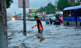 Hàng trăm tỷ đồng giải cứu, ngập vẫn ngập.