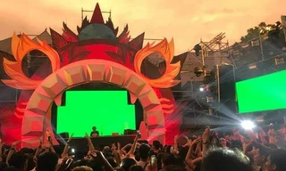 Lễ hội âm nhạc tại công viên nước Hồ Tây tối 16/9 thu hút hàng nghìn người tham dự. Ảnh: VnExpress