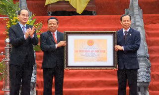 Lam Kinh đón bằng di tích quốc gia đặc biệt