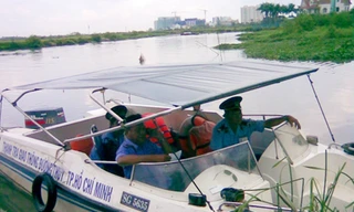 Lật xuồng, bốn người chết