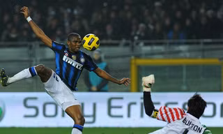 Eto’o bỏ lỡ cơ hội khó tin