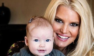 Người đẹp Hollywood sinh con năm 2012