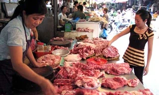 Giá thực phẩm leo thang cận Tết