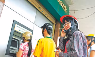 Máy ATM lại nghẽn dịp Tết?