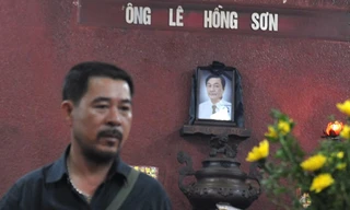 Đông đảo nghệ sĩ đến tiễn biệt Hồng Sơn