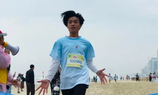 Hơn 1.000 người chạy 'Tiếp sức phòng chống thiên tai và biến đổi khí hậu'