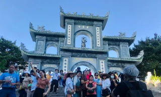 Du lịch tâm linh ở Đà Nẵng hút khách dịp nghỉ lễ