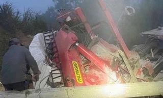 Xe container chở trụ điện lao xuống vực ở Lâm Đồng, 2 người tử vong