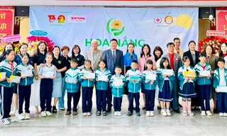 Tuổi trẻ Lâm Đồng trao gần 1 tỉ đồng tiếp sức học sinh nghèo vượt khó