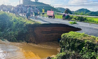 Cấm các phương tiện lưu thông qua tỉnh lộ 721 do sạt lở