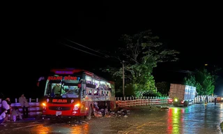 Xác định nguyên nhân vụ xe khách va chạm xe tải, 6 người thương vong