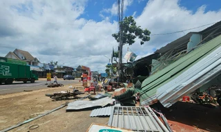 Tin mới vụ xe container tông nhà dân làm 3 người tử vong ở Đắk Nông