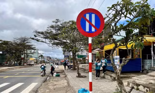 Vụ đoạn đường 1km có 23 biển cấm đậu xe: Tháo dỡ 22 biển báo