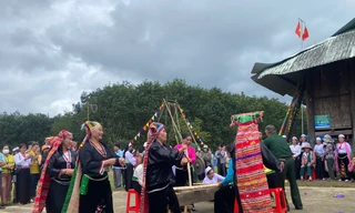 Đồng bào Thái, Mường ở Kon Tum vui Tết Độc lập