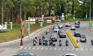 Những ngã tư Đà Lạt 'ngay ngắn' khi áp dụng mức xử phạt mới
