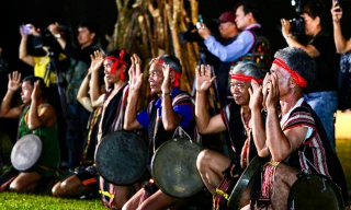 Rực rỡ sắc màu thổ cẩm trên Cao nguyên Lâm Viên