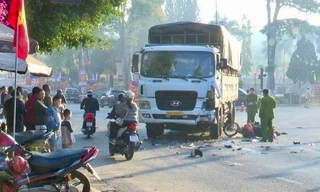 Xe tải va chạm xe máy tại Kon Tum, 2 người tử vong