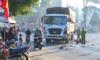 Xe tải va chạm xe máy tại Kon Tum, 2 người tử vong