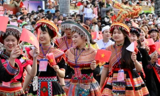 Lung linh sắc màu 49 dân tộc anh em tại lễ hội đường phố Buôn Ma Thuột