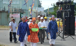 Đặc sắc lễ hội cầu mùa vụ cá Thu Đông tại cửa vịnh Đà Nẵng