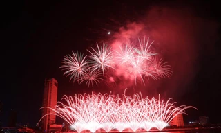 Sông Hàn hòa mình cùng 'Vũ điệu thiên nhiên' của hai đội Anh và Ba Lan