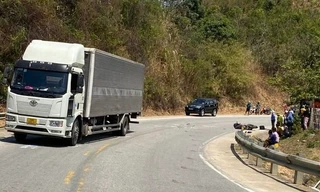 Tông trực diện xe tải, nam thanh niên tử vong