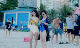 Biển Đà Nẵng tấp nập khách du lịch dịp lễ 2/9