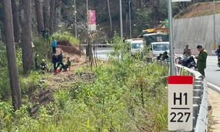 Công an phong toả hiện trường, điều tra vụ một người tử vong trên đèo Prenn