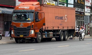 Tạm giữ tài xế vụ xe tải trôi cán chết người chờ đèn đỏ