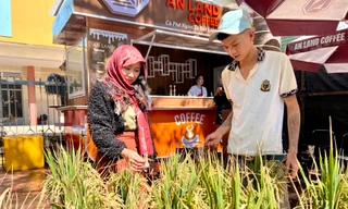 Những bó hoa lúa độc đáo, hút khách ở thủ phủ cà phê