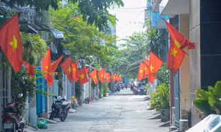 Thành phố Đà Nẵng rợp bóng cờ bay 