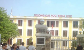Không khí hoang mang bao trùm các nữ sinh trường Đại học Khoa học Huế.